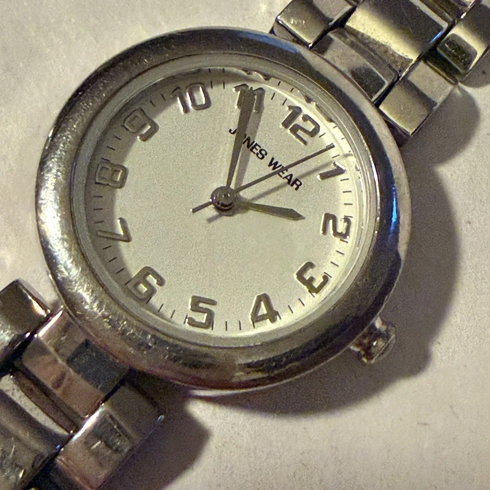 Vintage Jones NY Silver Stainless Steel Minimalist Bracelet Watch,White Dial